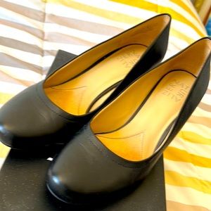 NATURALIZER WEDGE HEEL